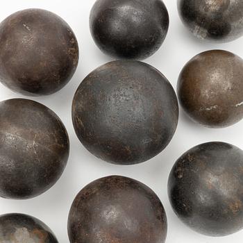 Cannonballs, 9 pcs. 17th/18th century.