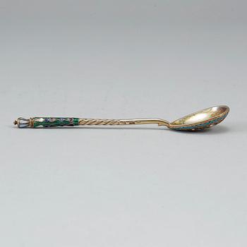 A Russian 20th century silver-gilt and enamled tea-spoon, unidentified makers mark, Moscow 1908-1917.