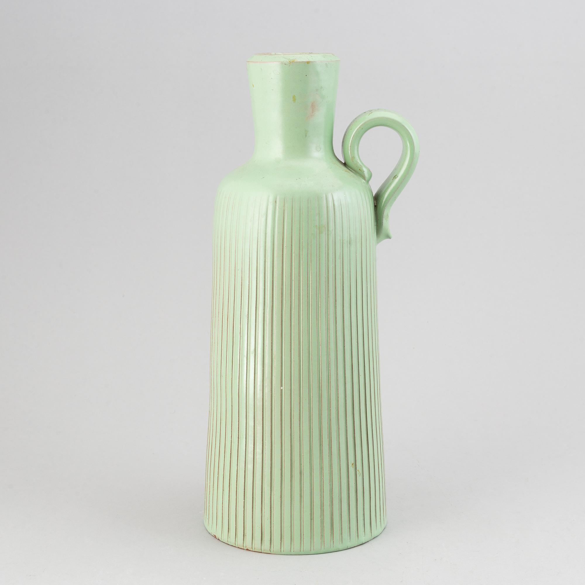 Anna-Lisa Thomson, stoneware vase.