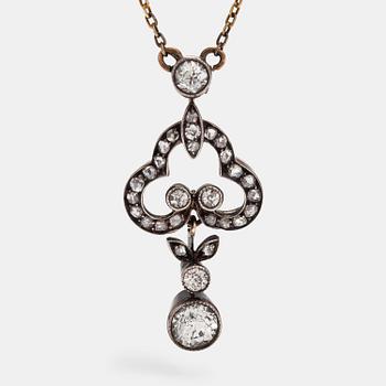 A 9K, 14K gold and silver necklace with old-cut diamonds ca. 0.42 ct in total and rose-cut diamonds. Early 20th century.