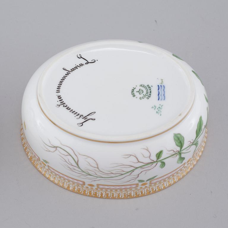 A "Flora Danica" porcelain bomboniere by Royal Copenhagen, third quarter of the 20th century.