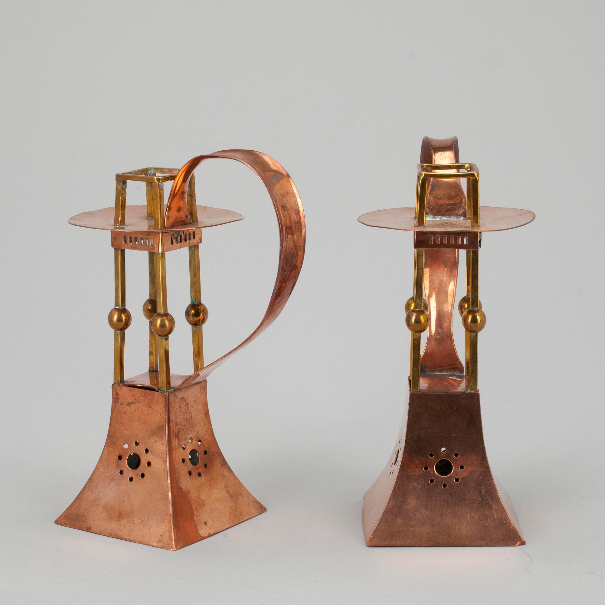 LJUSSTAKAR, ett par, jugend, koppar samt mässing, Carl Deffner, Esslingen, Tyskland 1900-talets början.