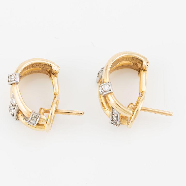 Engelbert a pair of earrings in 18K gold with round brilliant-cut diamonds.