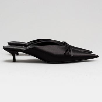 BALENCIAGA, a crepe de satin mules/kitten heels, app 38.