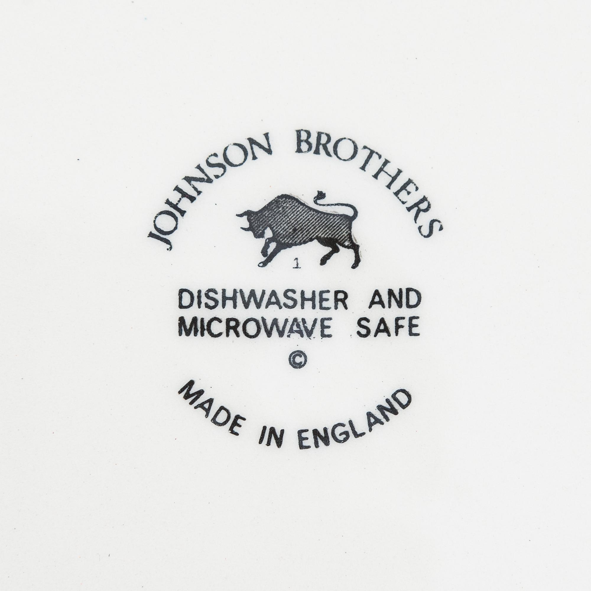Johnson Bros, ruoka-astiasto "Heritage", 47 osaa, kivitavaraa. Englanti.