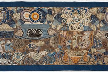 Antikt kinesiskt sidenbroderi, sen Qingdynasti, ca 300 x 88 cm.