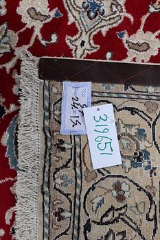 A rug, Nain, part silk, 9 LAA, ca 240 x 150 cm.
