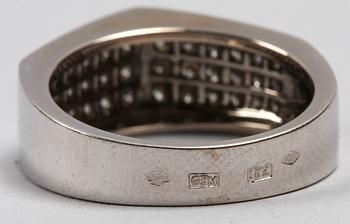 RING, 18 K, vitguld. 8 gram. Briljanter 0,54 ct.