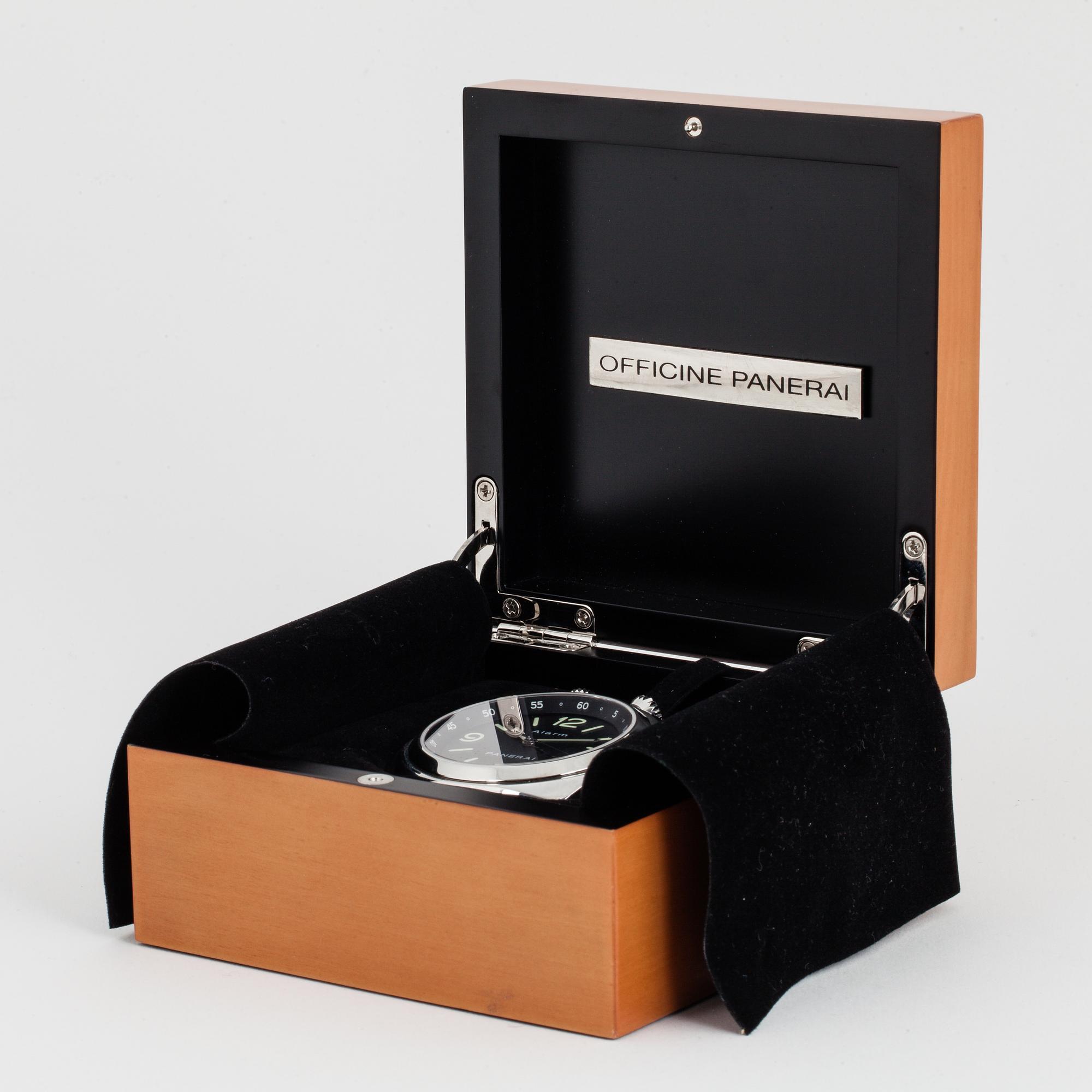 PANERAI, reseväckarur, limited edition, 51 x 52 mm.