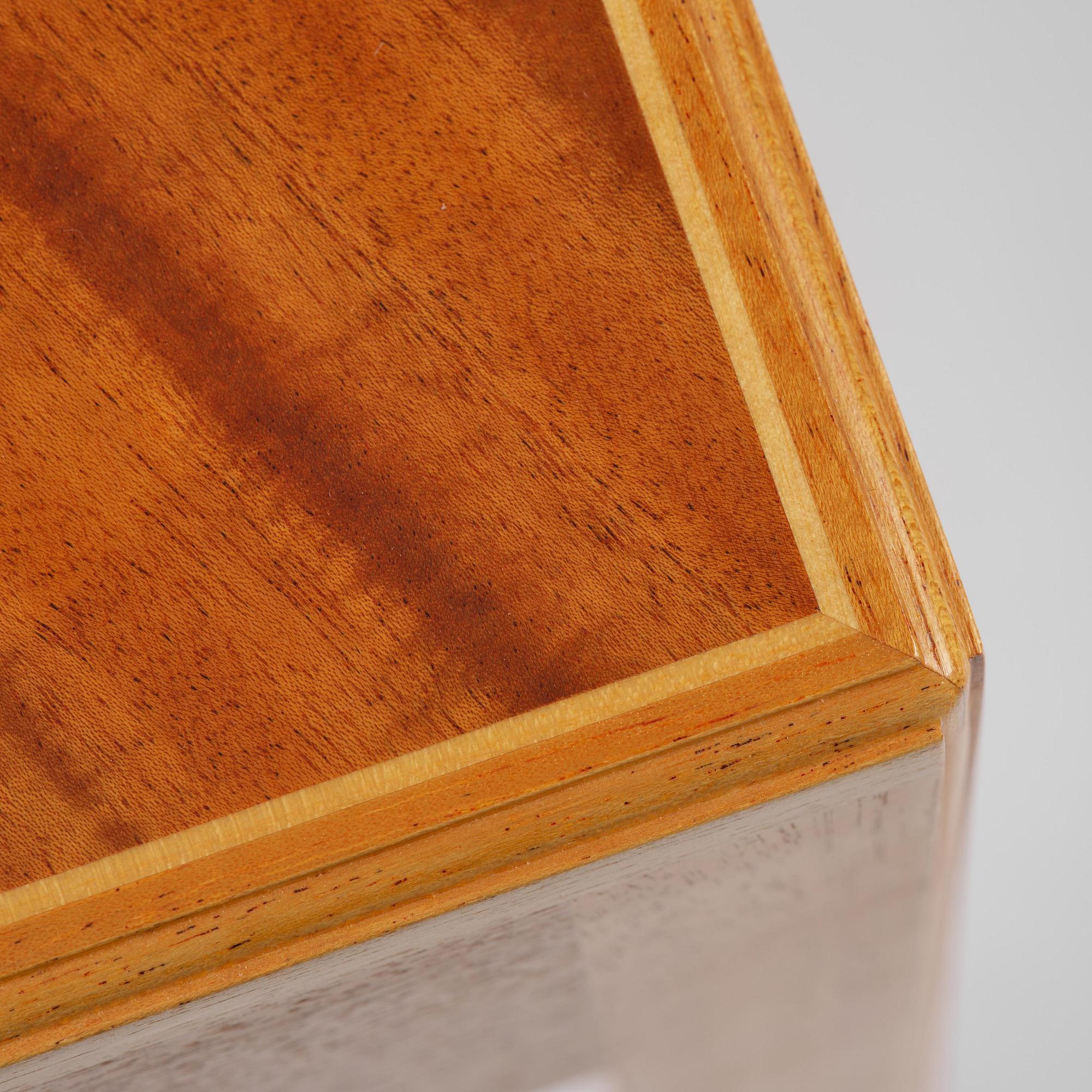 Josef Frank, sideboard, modell B 821, Firma Svenskt Tenn, efter 1985.