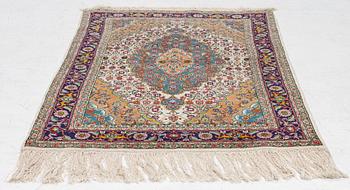 Carpet, Tabriz. ca 168 x 96 cm.