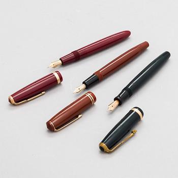 Parker, mustetäytekynät 3 kpl, 14 K kultakärjet, USA.