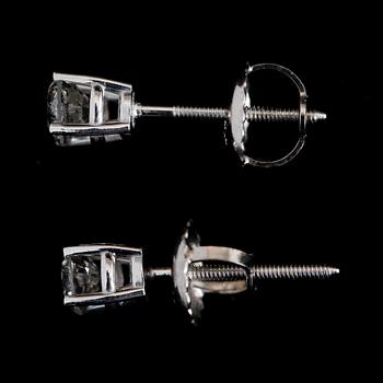 ÖRHÄNGEN, 1 par, 14K vitguld, briljantslipade diamanter tot ca 0.40 ct.