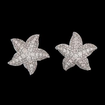 771. A pair of brilliant cut diamond sea star earrings, tot. 3.25 cts.