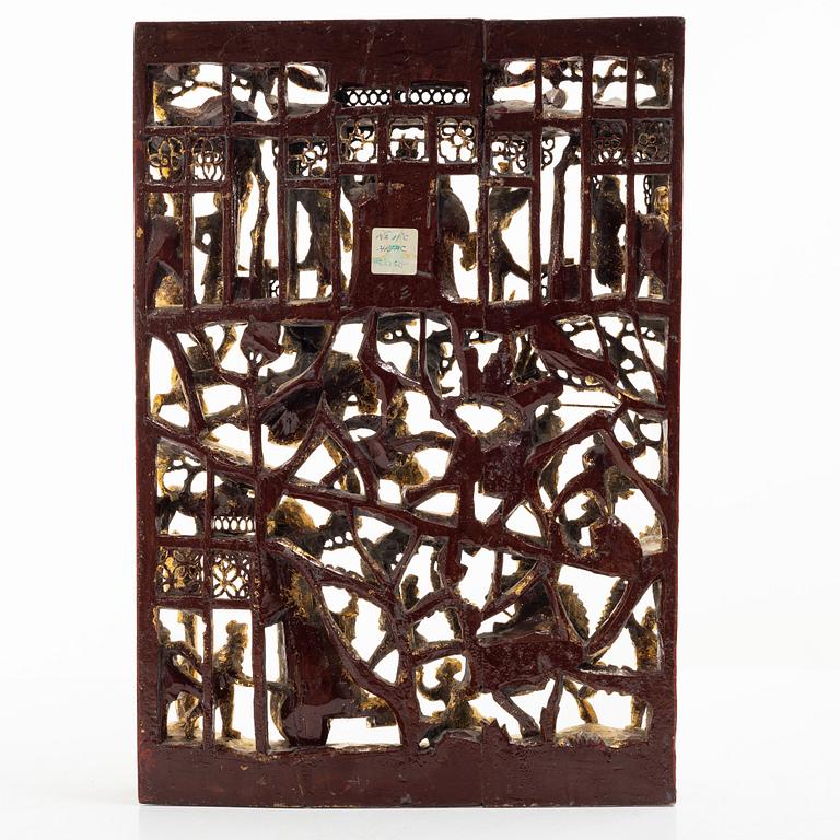 Panel, lackerat och förgyllt trä. Kina, Sen Qingdynasti, 1800-tal. .