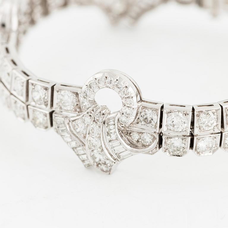 Armband platina med runda briljant, åttkant- och baguetteslipade diamanter, Gübelin.