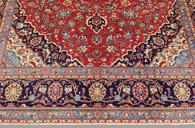 A CARPET, Kashan, ca 332 x 232 cm.