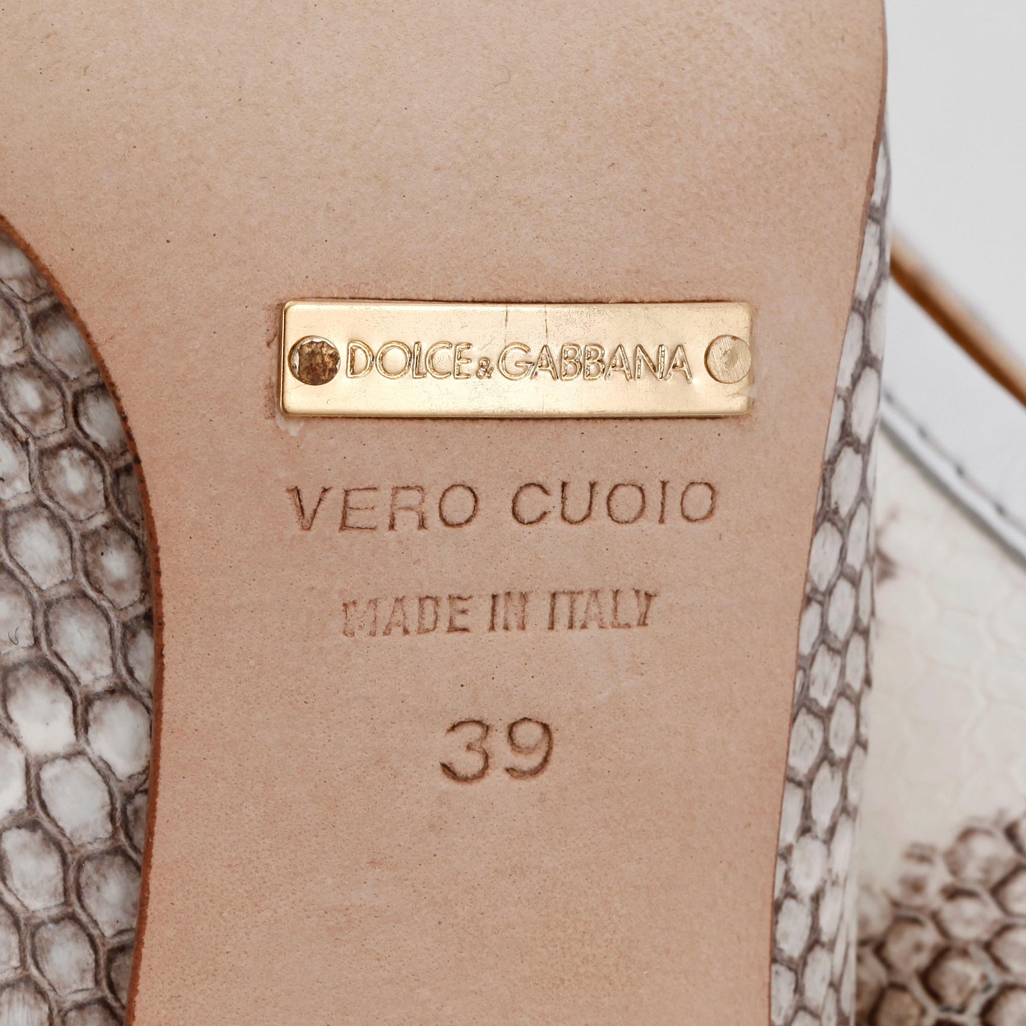 HANDVÄSKA samt SKOR, ett par. Storlek 39.