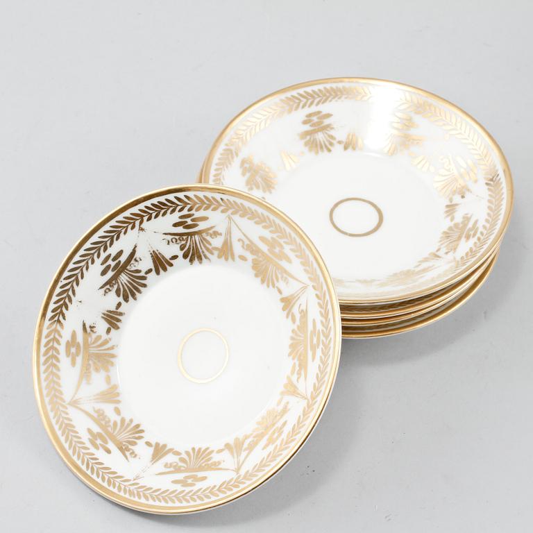 KAFFEKOPPAR, 6 st, samt FAT, 5 st, KANNA och SKÅL, porslin, märkta TGC Paris, Frankrike, 1800-tal.