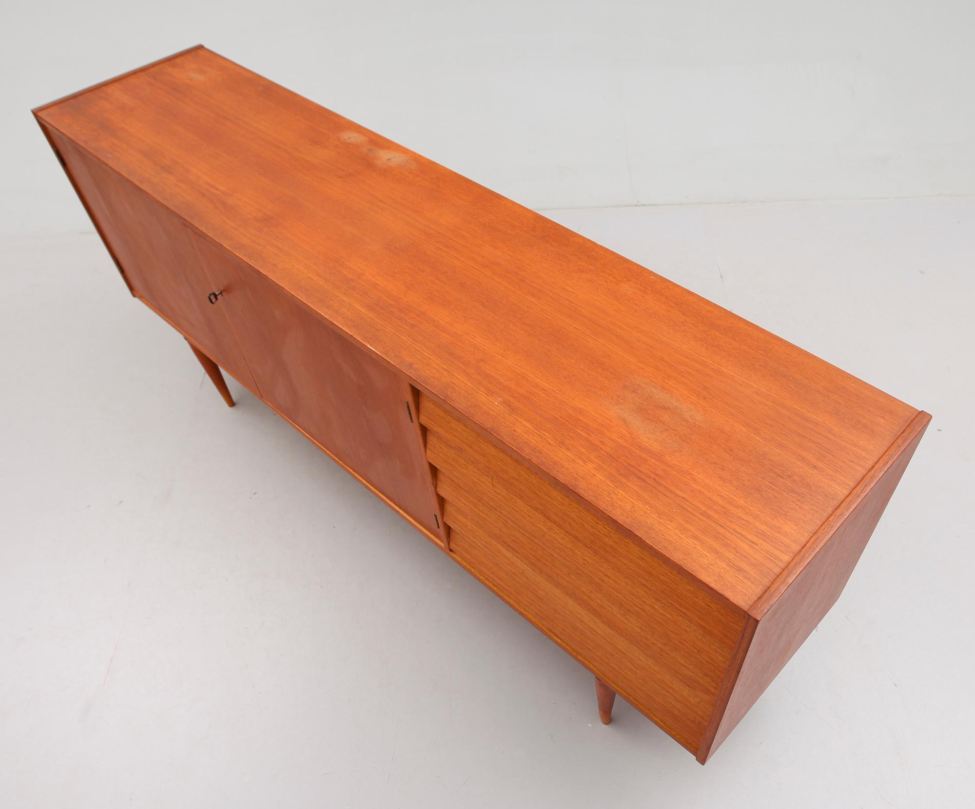 SIDEBOARD, 1900-talets andra hälft.