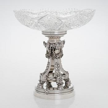 K. Fabergé, uppsatsskål, silver och slipat glas. Hovleverantörsmärke och ristat inventarienummer 21405. Moskva 1908-17.