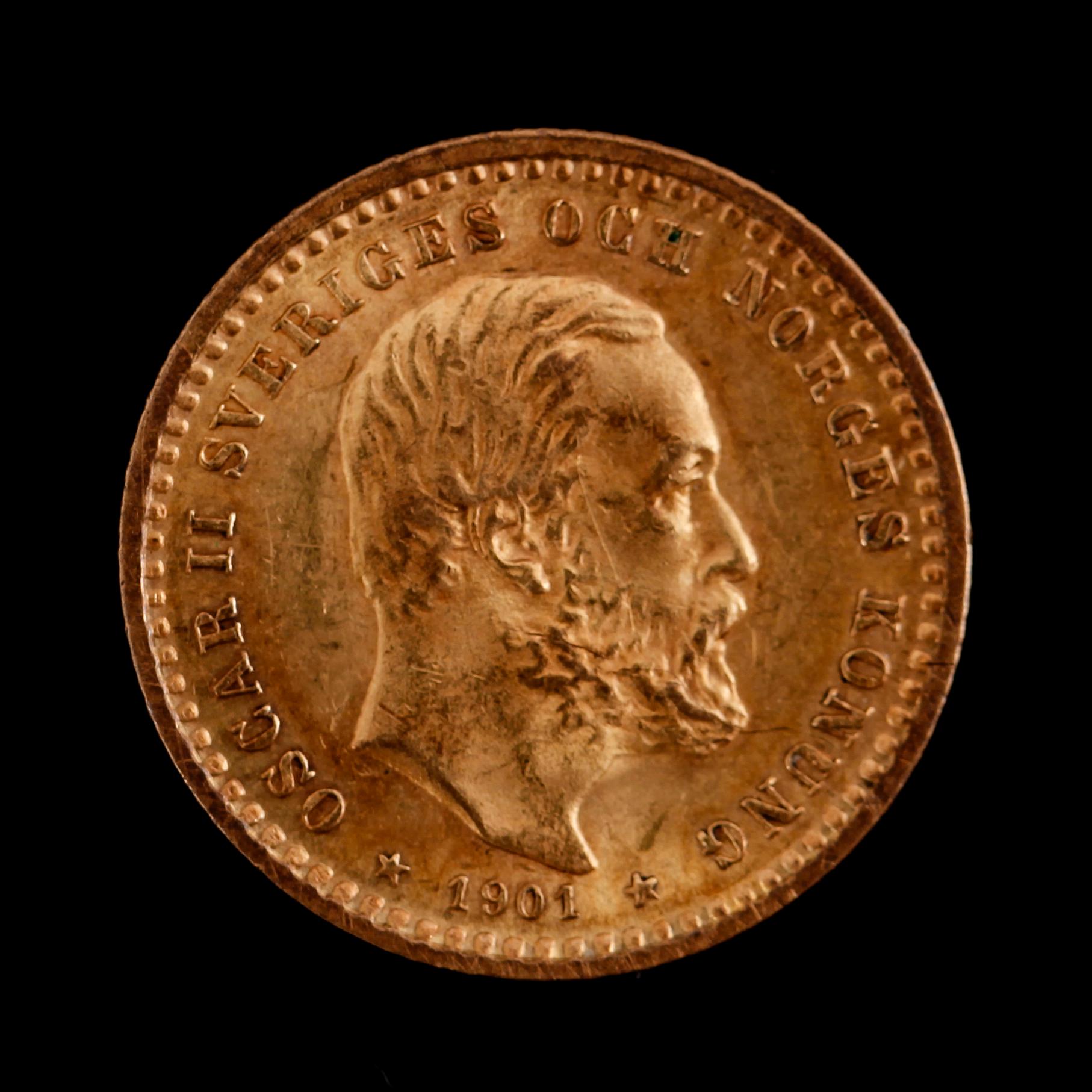 GULDMYNT, 5 kronor, Oscar II, 1901.  Vikt ca 2 gram.