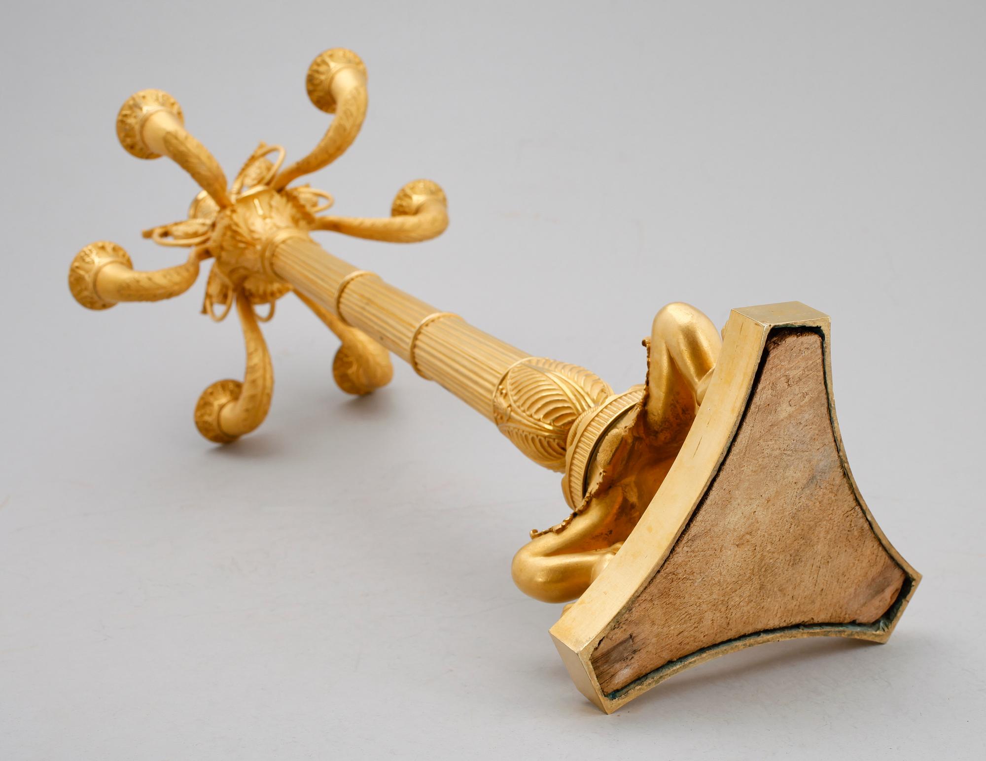 KANDELABER, förgylld brons, empire, 1800-tal. H 59.