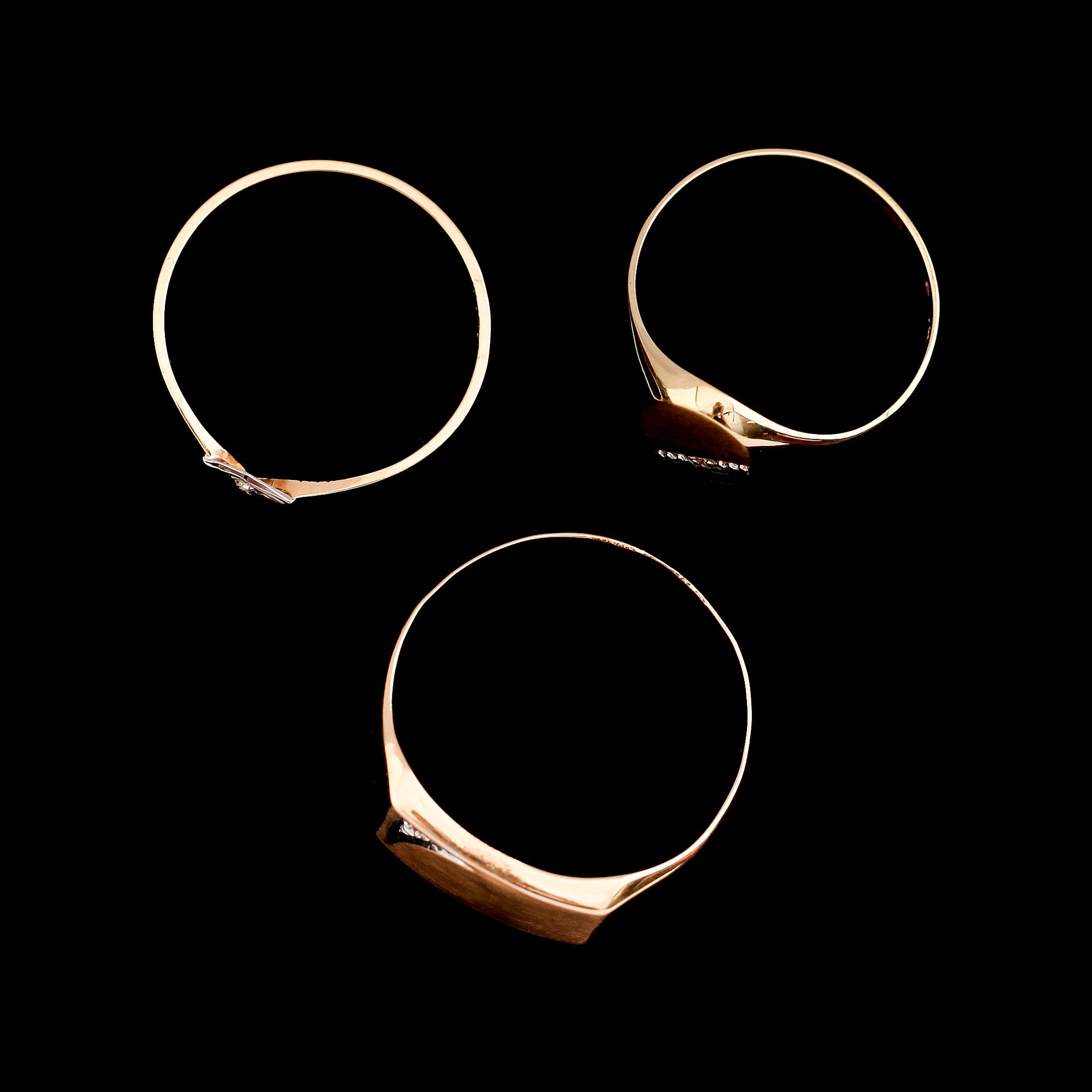 RINGAR, 3 st, 18 k guld med små diamanter. Total vikt ca 5 gram.