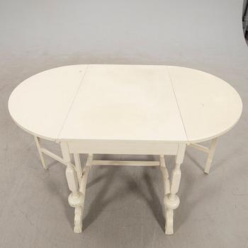 Drop-leaf table 1920s/30s.