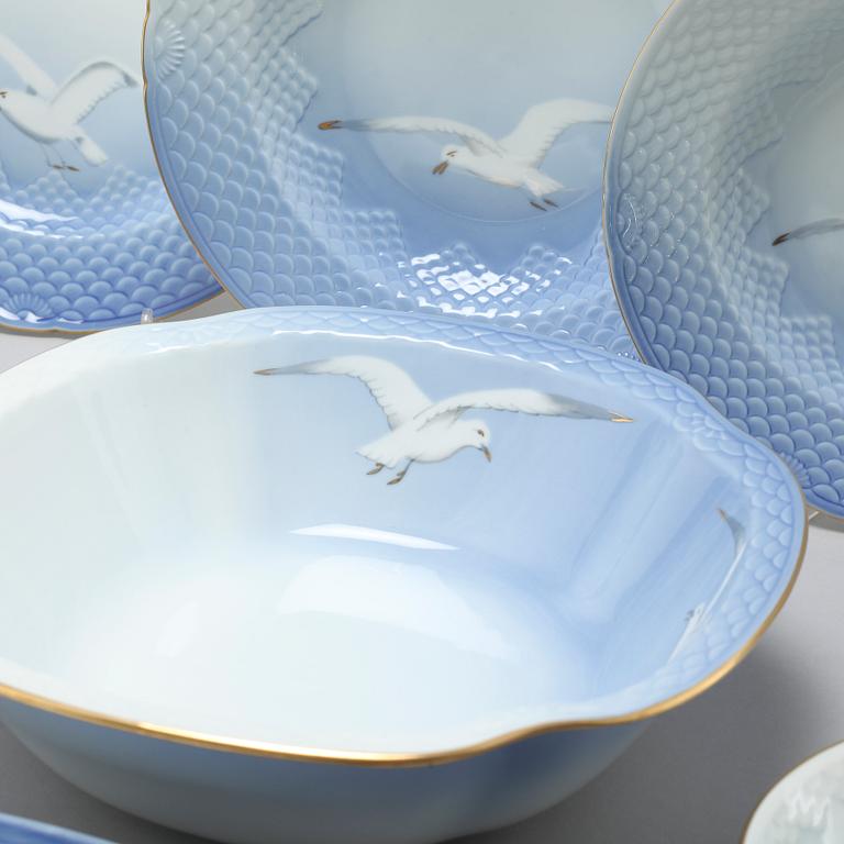 A 57 pcs"Måsen" porcelian dinner service by Bing & Gröndahl, the latter half of the 20th Century.