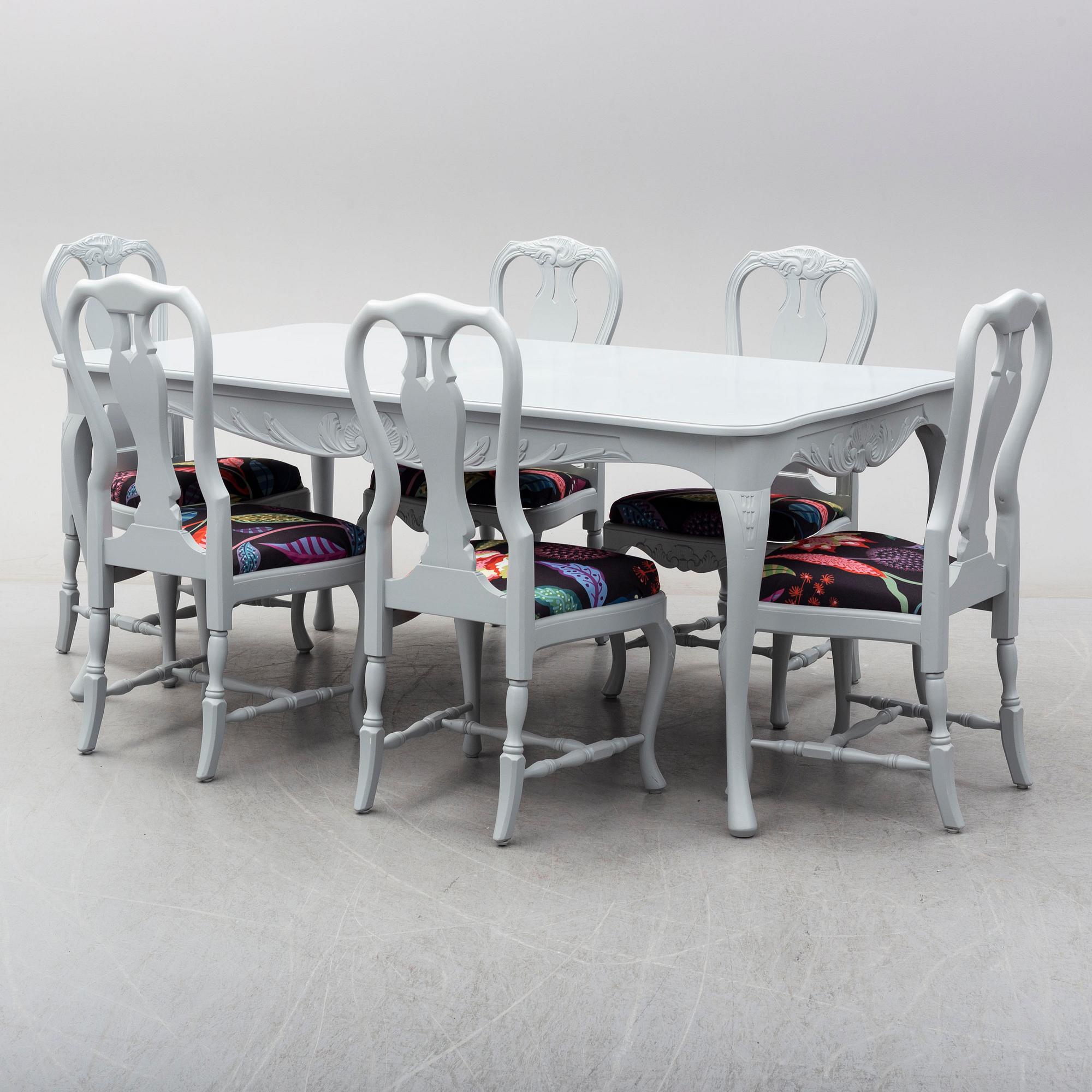 A rococo style dining table and six chairs, end of 20th century.