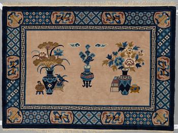 MATTO, old China, ca 137,5 x 193,5 cm (as well as 1 cm flat weave at the ends), "antique finish".
