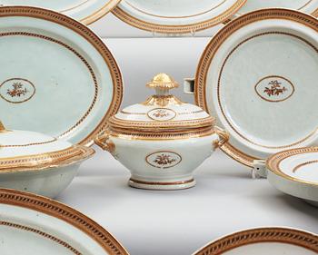 SERVIS, 58 delar, kompaniporslin. Qing dynastin, Qianlong (1736-95).