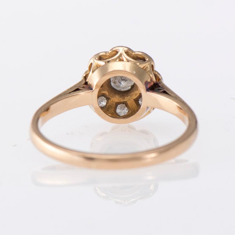 RING, 18K guld, briljantslipade diamanter. Westerback, Helsingfors 1967. Vikt ca 4,0 g.