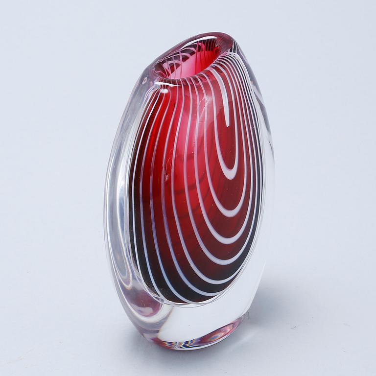 VICKE LINDSTRAND, vas "Zebra" Kosta glas 1900-talets mitt/andra hälft.