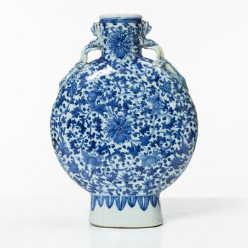 Miniatyrer, fem stycken, porslin. Qingdynastin, 1700-tal.