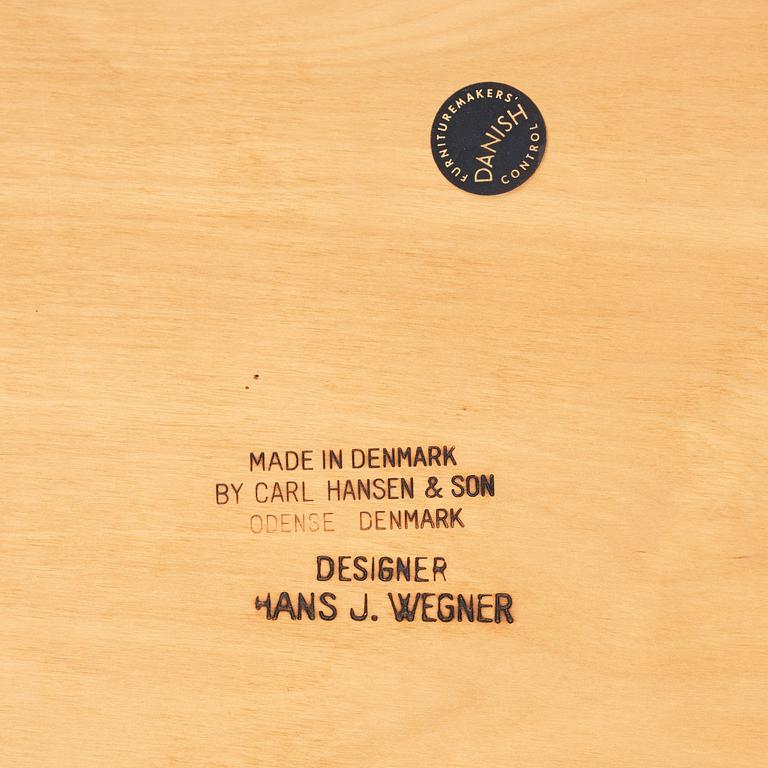 HANS J WEGNER, karmstol "Åget", modell "CH-34", Carl Hansen & Søn, Danmark 1960-tal.