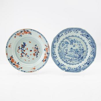 Plates, six pieces, porcelain. Qing Dynasty, Qianlong period (1736-95).