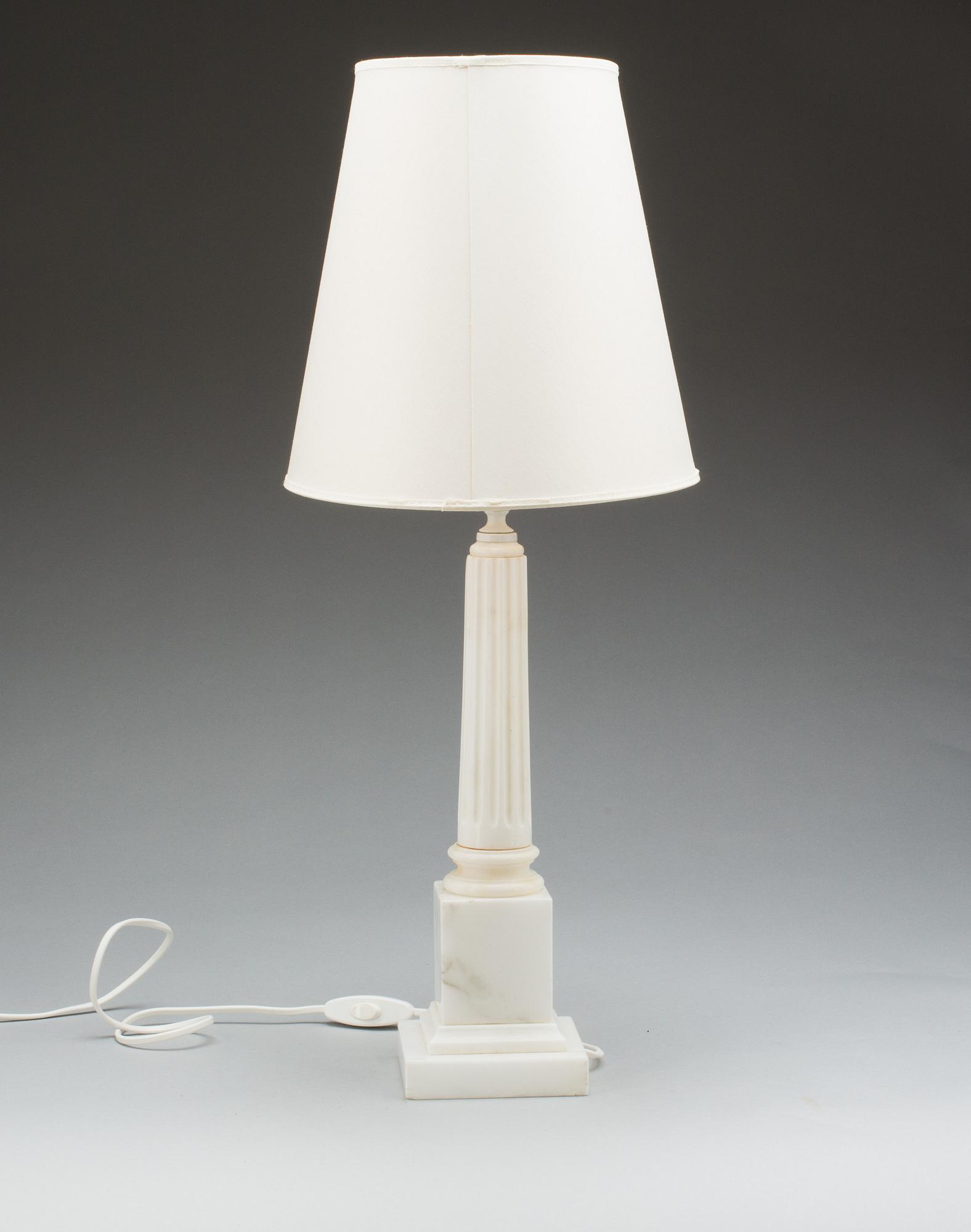 BORDSLAMPA, alabaster , 1900-tal.
