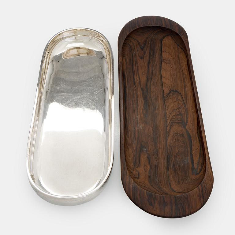 Kay Bojesen, Serveringsfat samt -bestick, sterlingsilver och palisander, Danmark. Kring 1960-talets mitt.