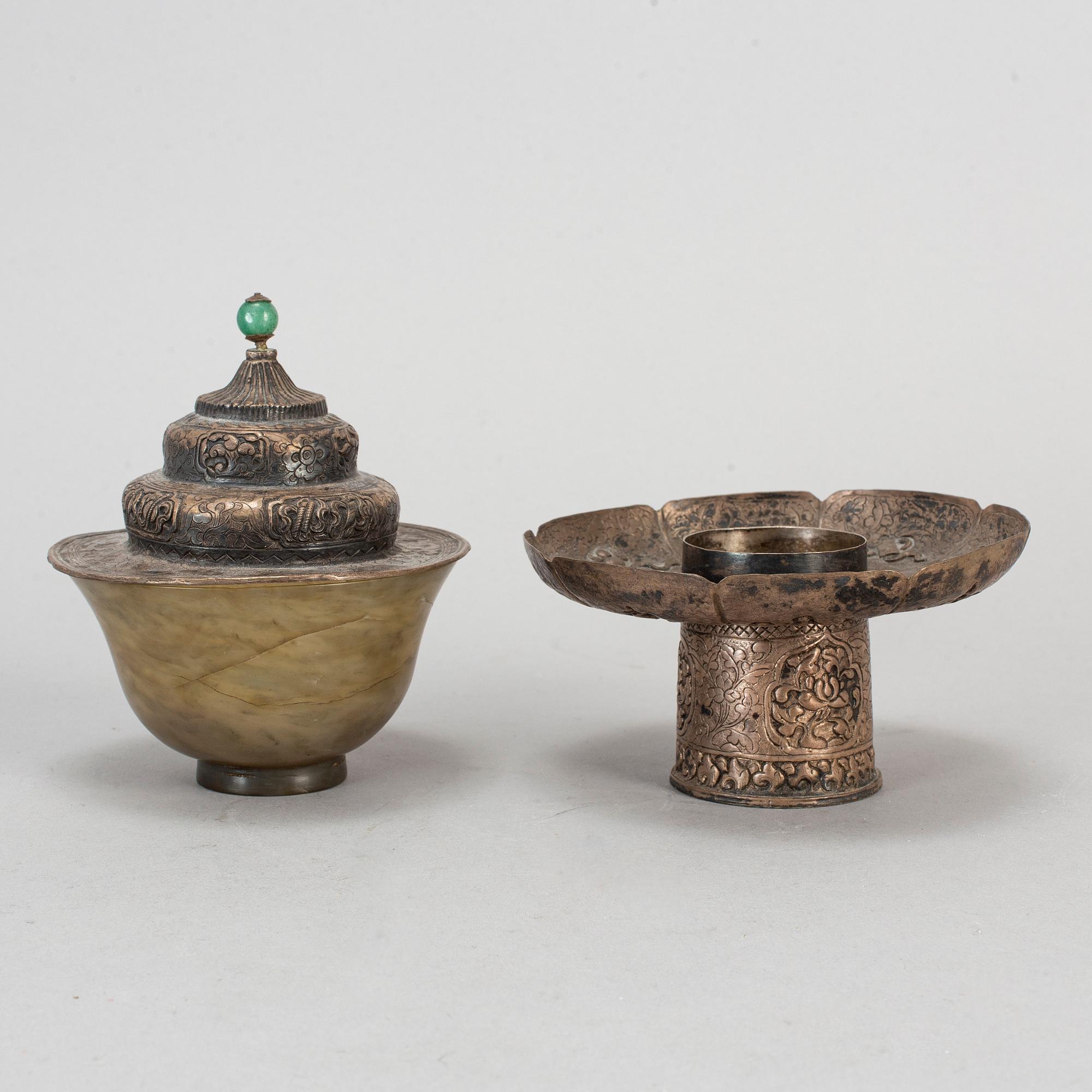 A tibetan bowl with stand and cover, 19th century.