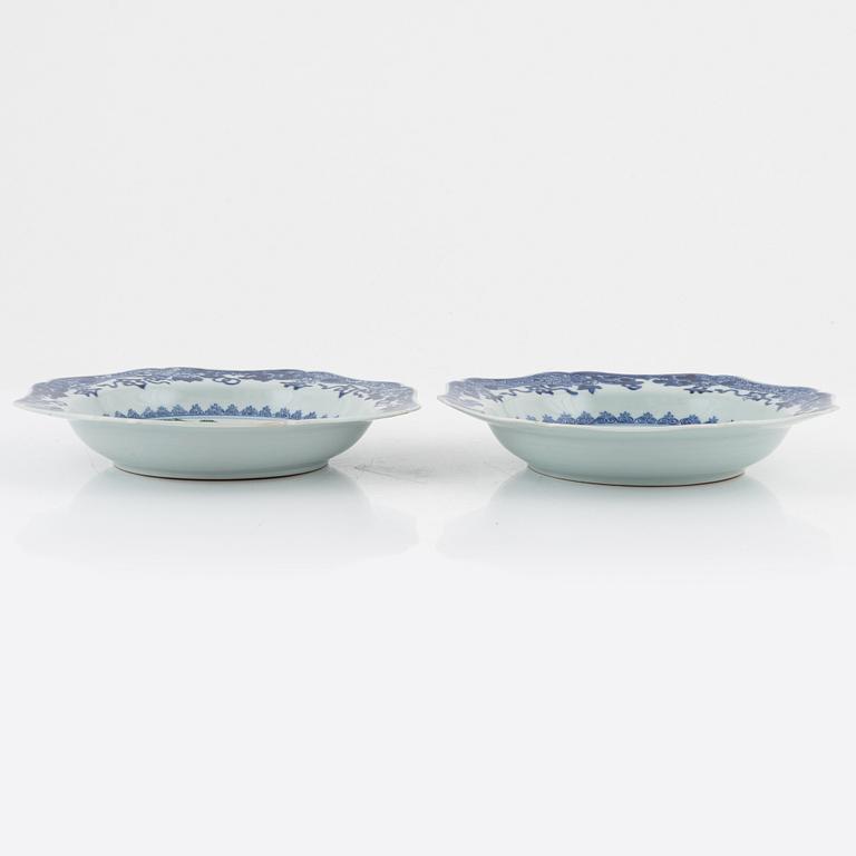 Sopptallrikar, ett par, porslin, Kina, Qingdynastin, Qianlong (1736-95).