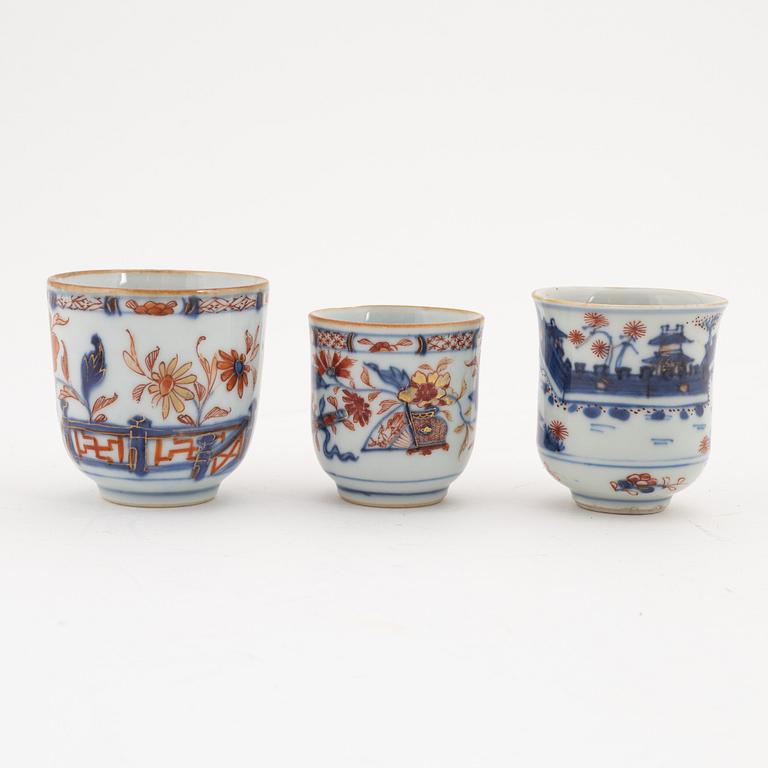 A group of Chinese imari porcelain, a soup dish, a plate, 3 cups with saucers and 4 cups, Qingdynasty, 18th century.