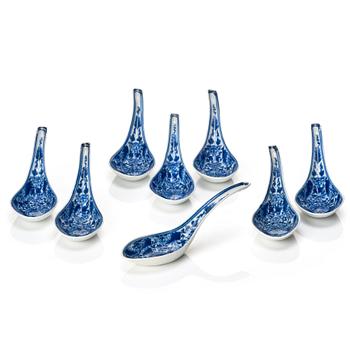 1156. A set of eight blue and white lotus spoons, Qing dynasty, circa 1900.