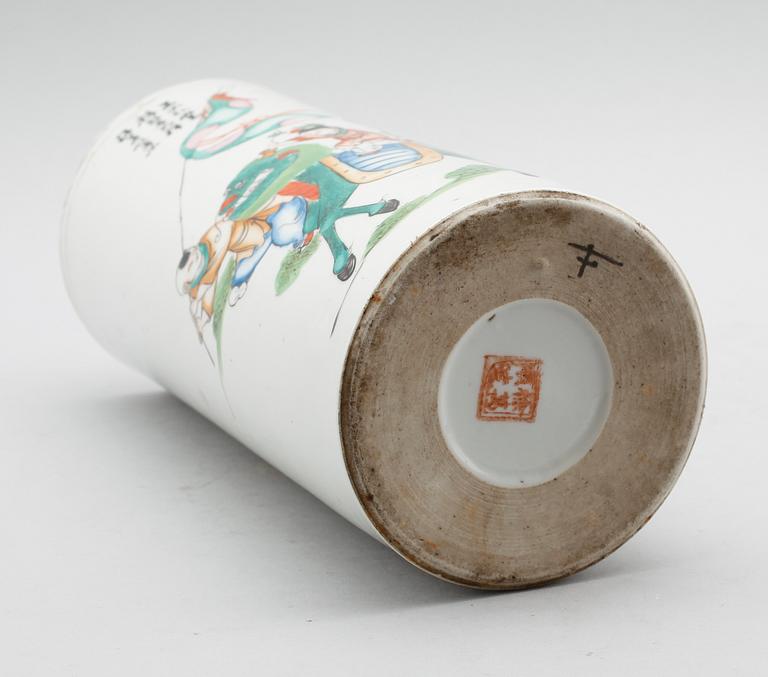 PENSELVAS, porslin, Kina, 1900-tal.