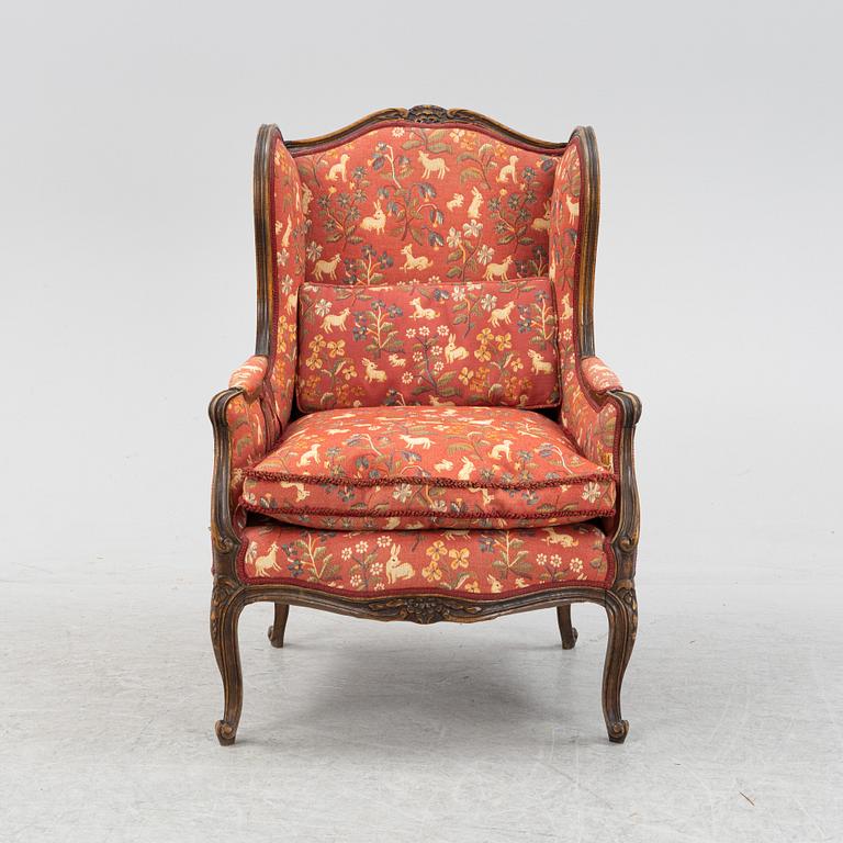 Öronlappsfåtölj, Louis XV-stil, omkring år 1900.