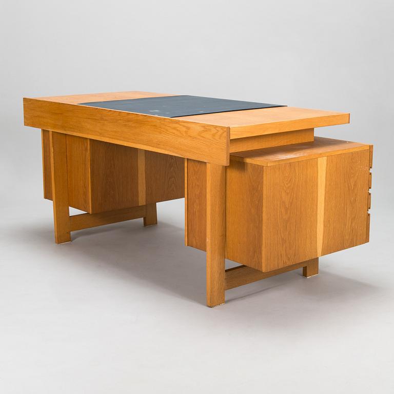 Olavi Hänninen, skrivbord "Paletti" för  HMN Huonekalu Mikko Nupponen, Lahtis, 1960-tal.