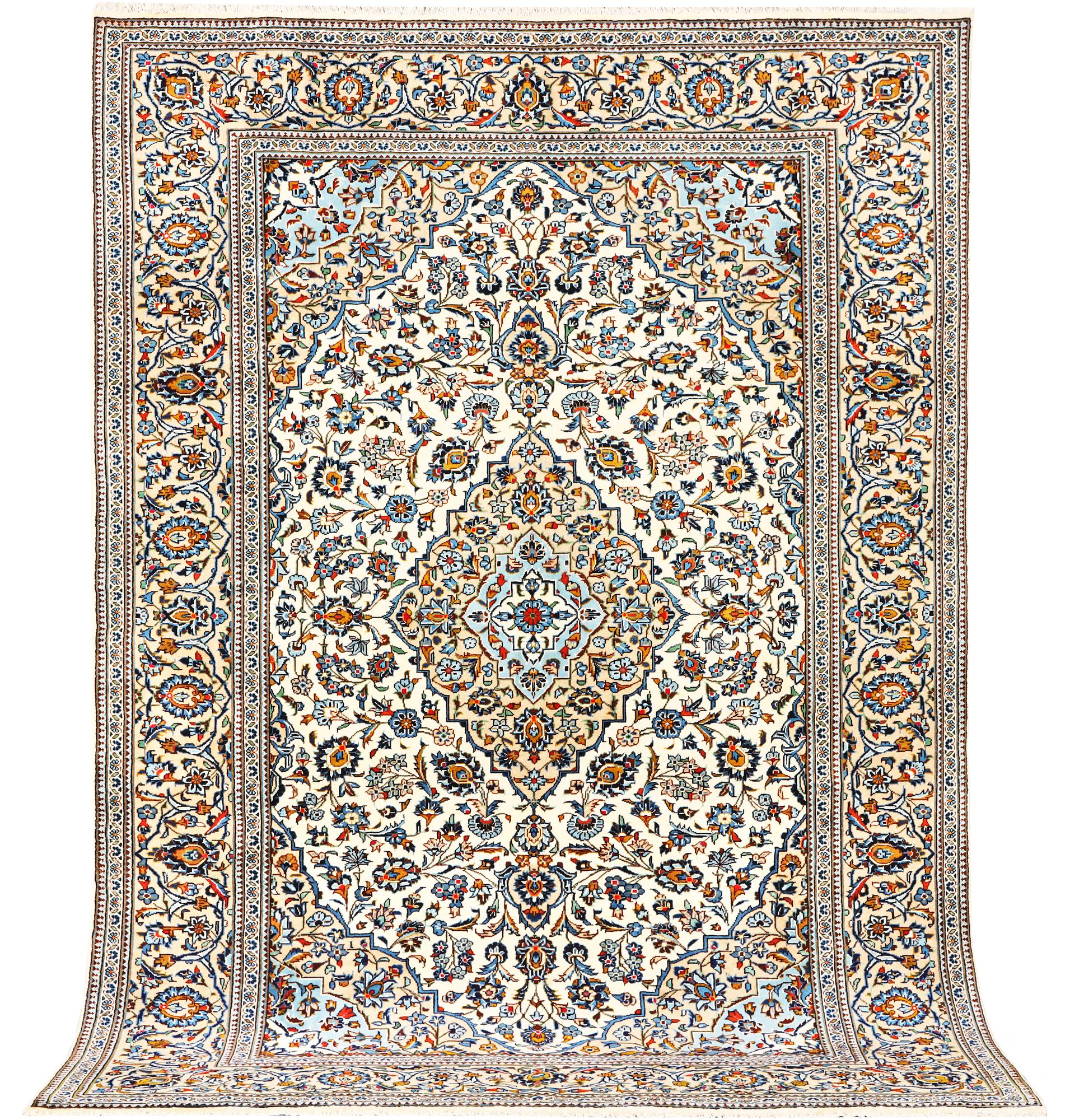 A Kashan carpet, a. 351 x 245 cm.