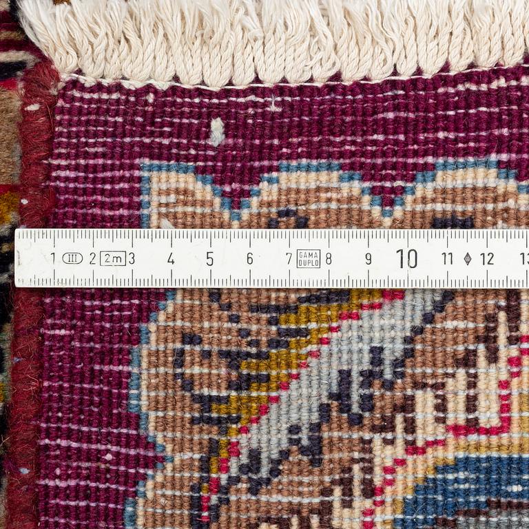 A Kashmar carpet, ca 295 x 202 cm.