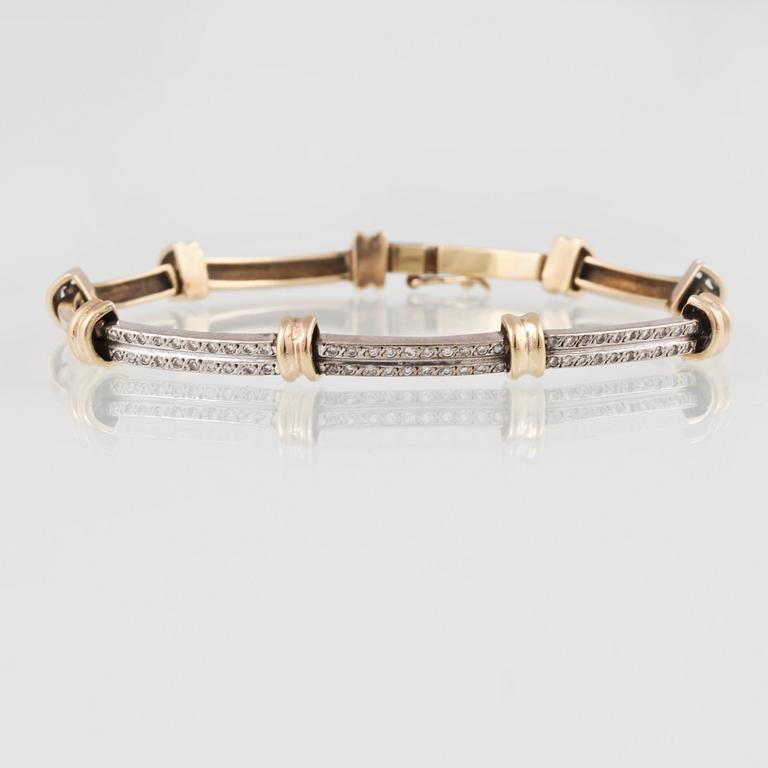 ARMBAND, 18K vitguld och guld med 60 små briljantslipade diamanter. Vikt 13,3 gram.